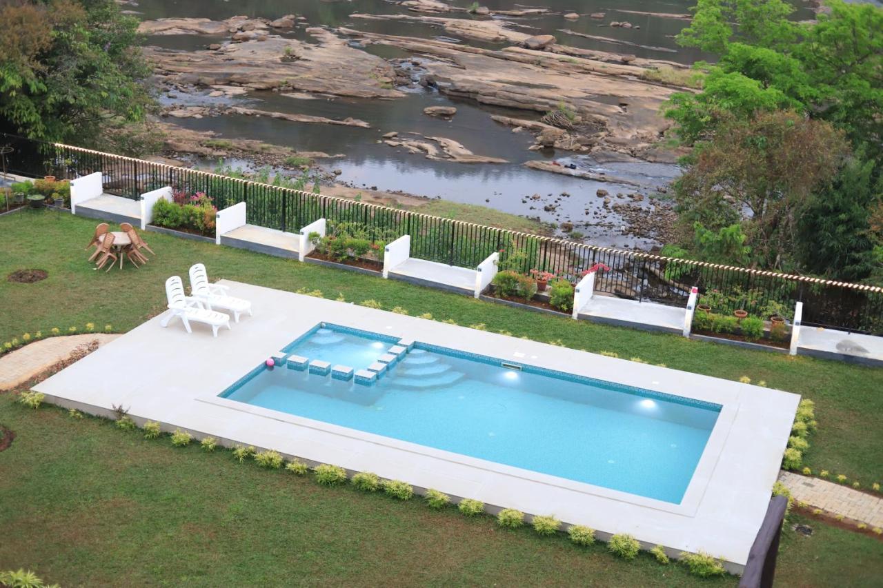 Seeheim Resorts Athirappilly Exteriör bild