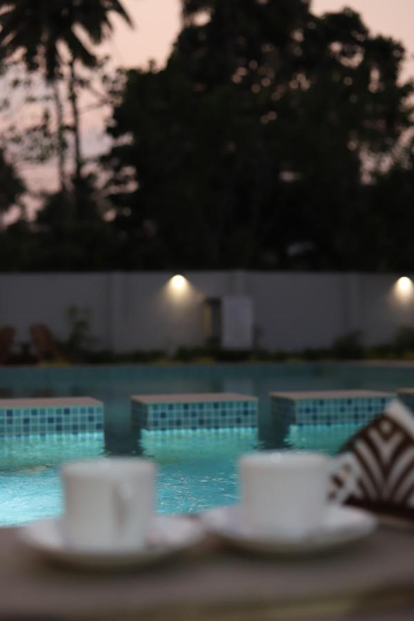 Seeheim Resorts Athirappilly Exteriör bild