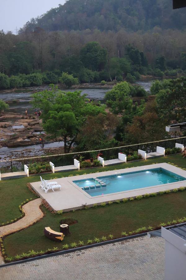 Seeheim Resorts Athirappilly Exteriör bild