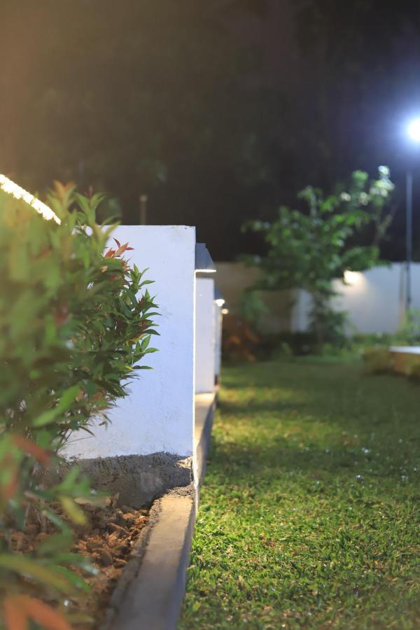 Seeheim Resorts Athirappilly Exteriör bild