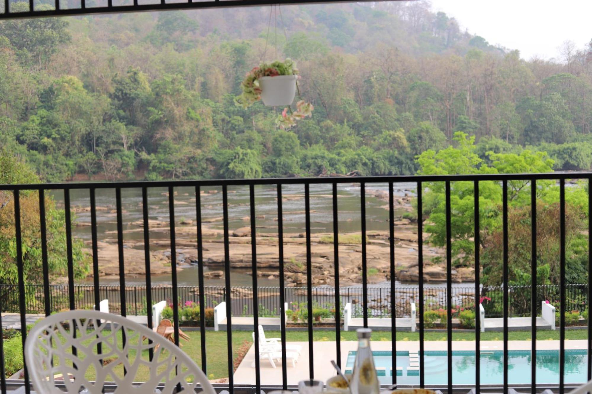 Seeheim Resorts Athirappilly Exteriör bild